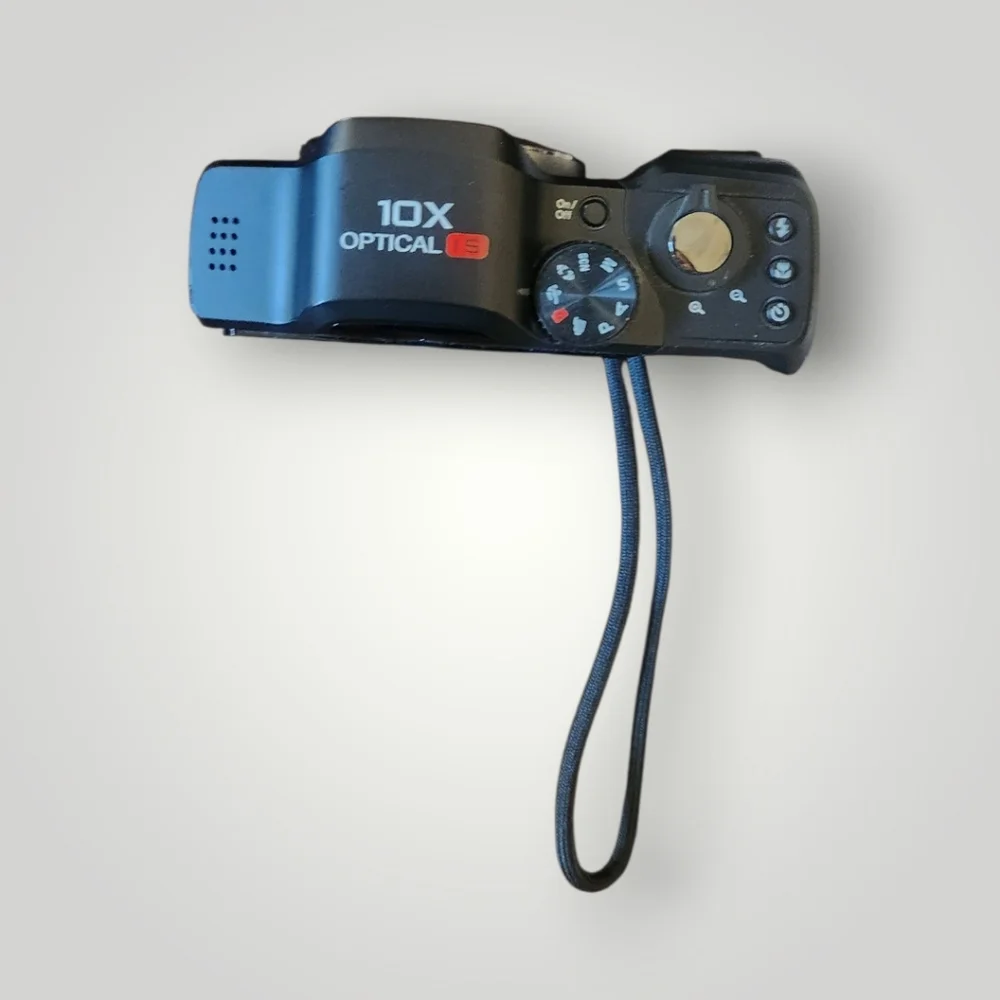 Kodak digital camera with sleek black finish Easyshare Z915 For Parts